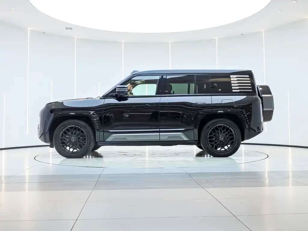 Looking up at U8 2023 Deluxe Edition купить на сайте DeffCars