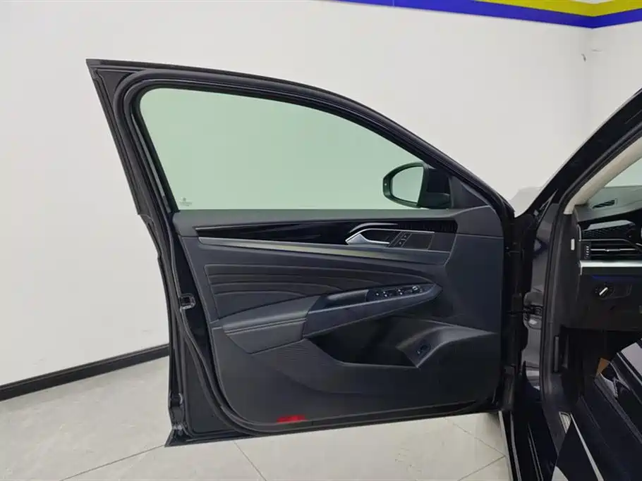 Passat 2023 facelift 330TSI luxury version купить на сайте DeffCars