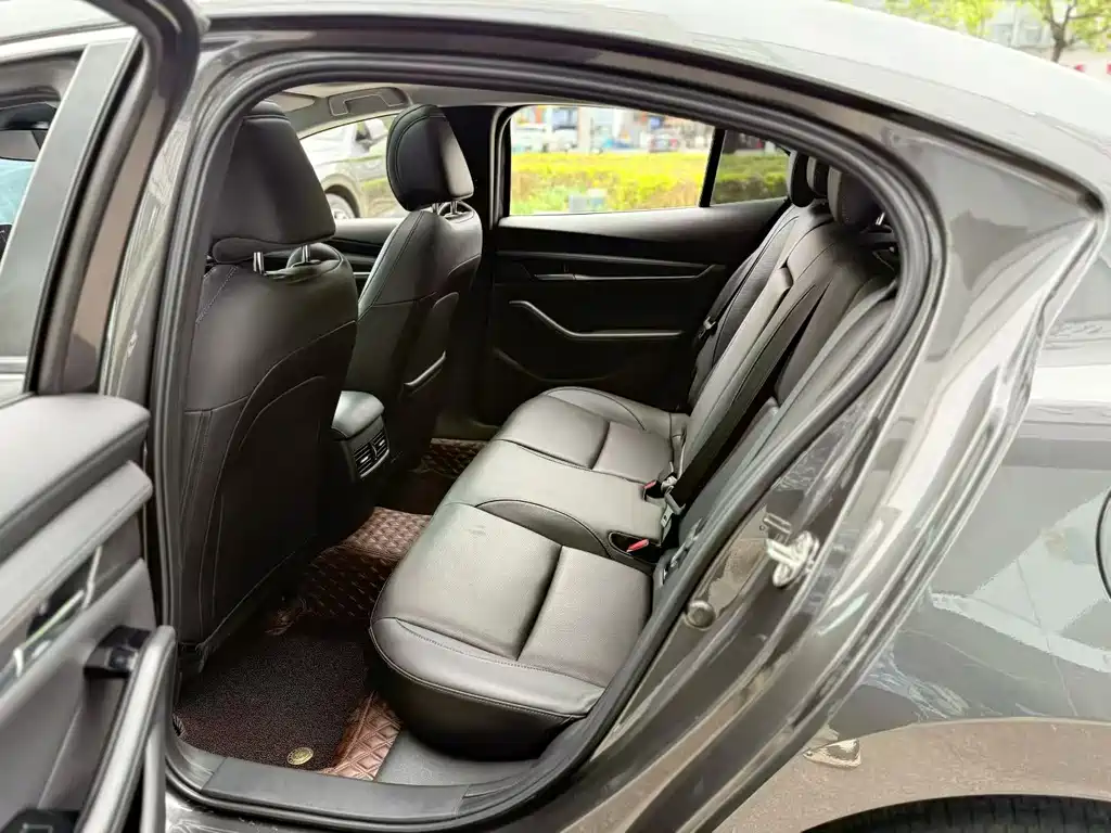 Mazda Axela 2023 2.0L automatic premium version купить на сайте DeffCars