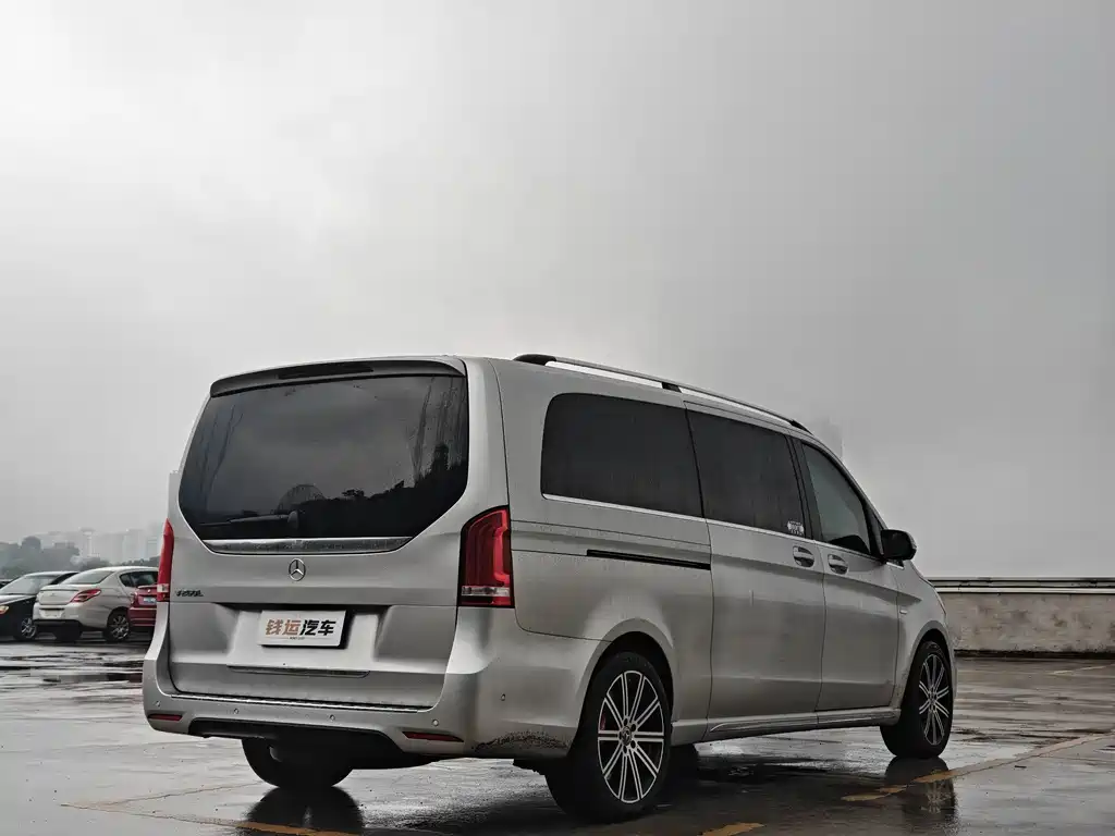 Mercedes-Benz V-Class 2022 V 260 L Long Wheelbase Luxury Edition купить на сайте DeffCars