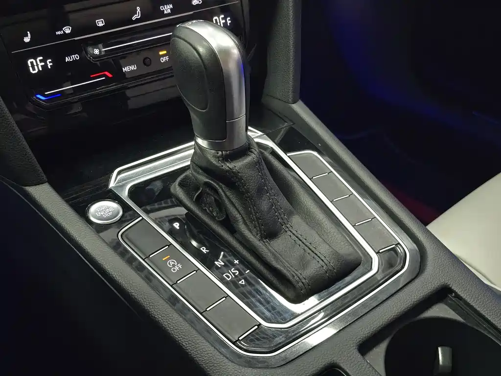 Magotan 2023 2 million commemorative edition 330TSI DSG leading model купить на сайте DeffCars