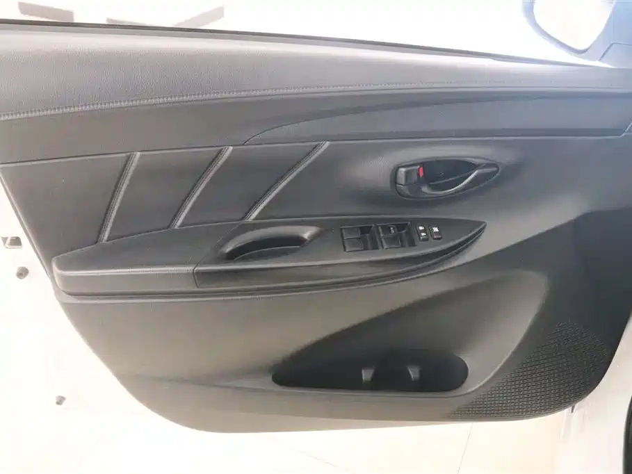 YARiS L 2020 1.5L CVT leading version купить на сайте DeffCars