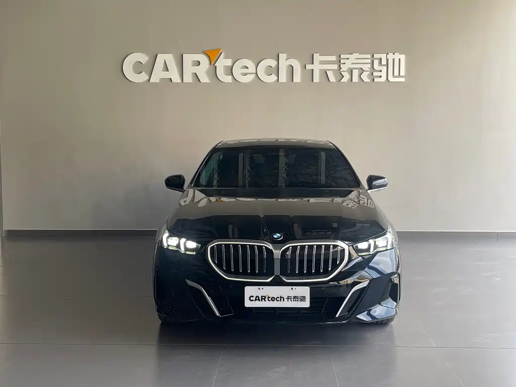 BMW 5 Series 2025 530Li Leading M Sports Package купить на сайте DeffCars
