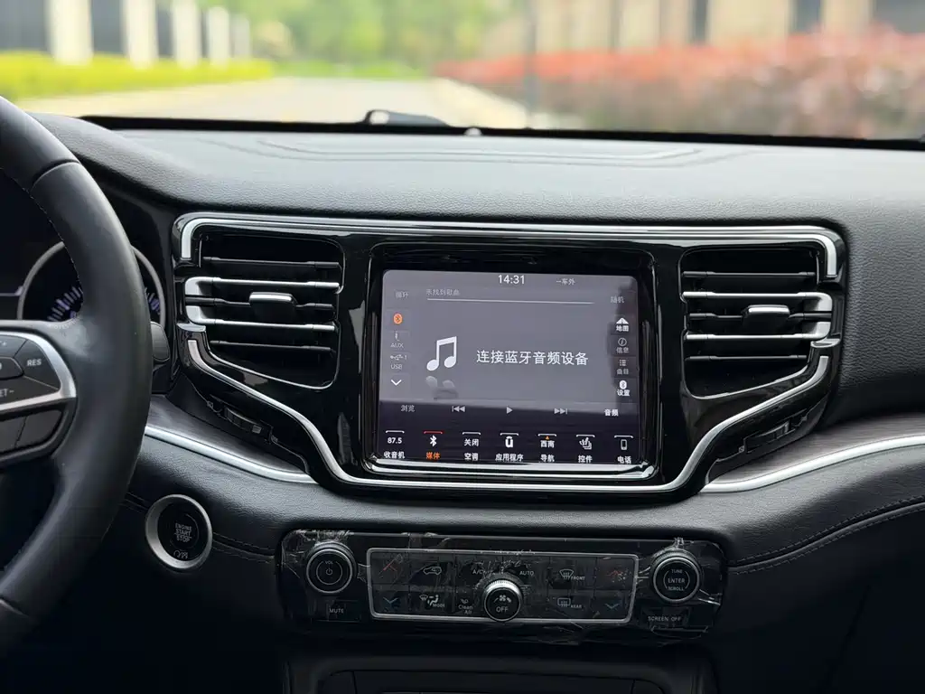 Commander 2018 2.0T four-wheel drive exclusive navigation version National V купить на сайте DeffCars