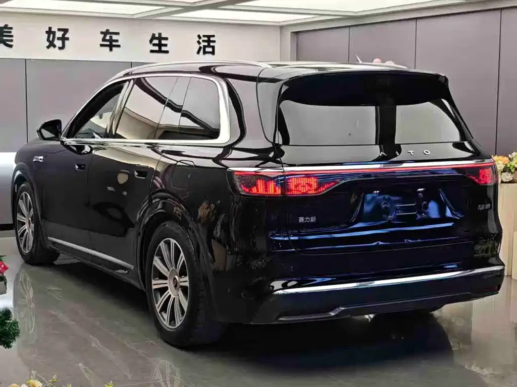 Wenjie M8 2025 extended range Max+ version 53.4kWh 5-seater version купить на сайте DeffCars