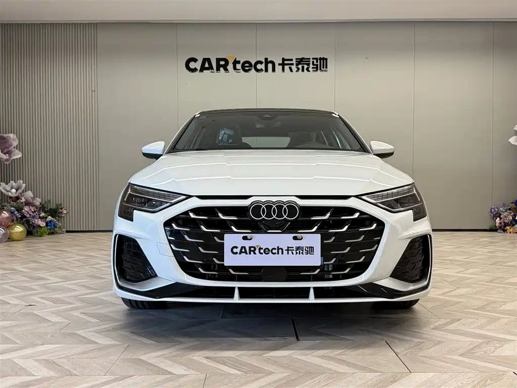 Audi A3 2025 Sportback 35TFSI Flying Spur Exclusive Model купить на сайте DeffCars
