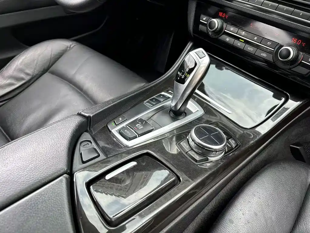 BMW 5 Series 2013 525Li Luxury Model купить на сайте DeffCars