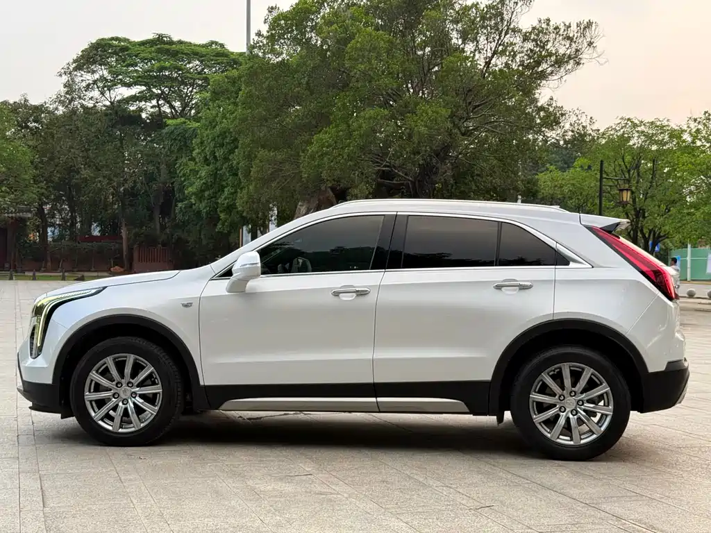 Cadillac XT4 2021 28T two-wheel drive leading model купить на сайте DeffCars