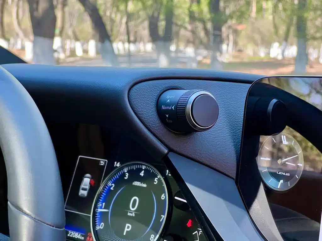 Lexus ES 2024 200 Premium Edition купить на сайте DeffCars