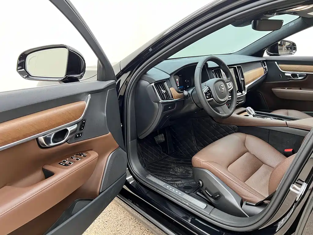 Volvo S90 2024 B5 Zhiyi Luxury Edition купить на сайте DeffCars