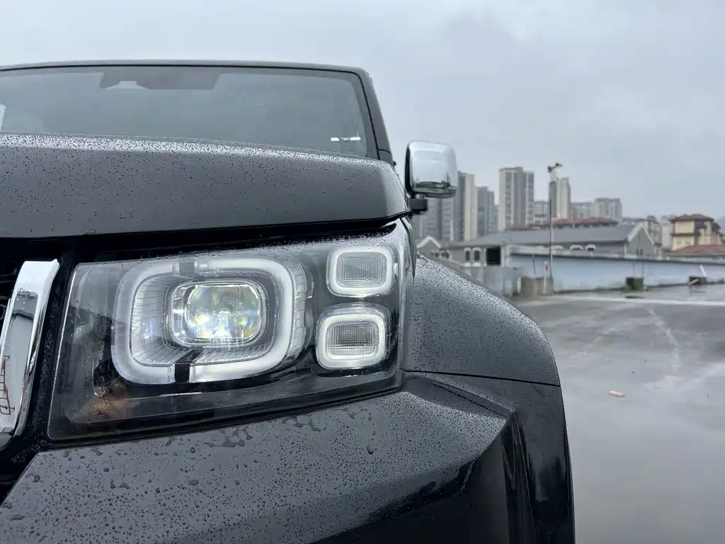 Beijing BJ40 2023 2.0T Automatic 4WD City Hunter Edition купить на сайте DeffCars
