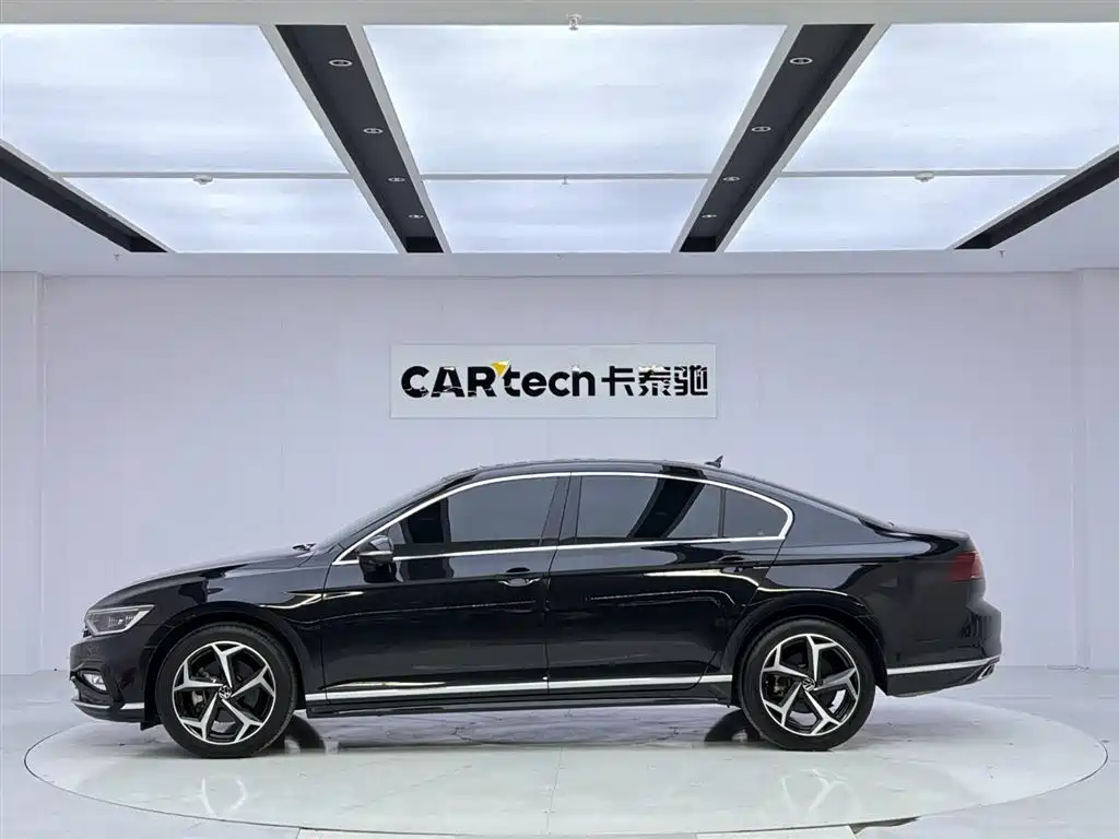 Magotan 2023 2 million commemorative edition 330TSI DSG leading model купить на сайте DeffCars