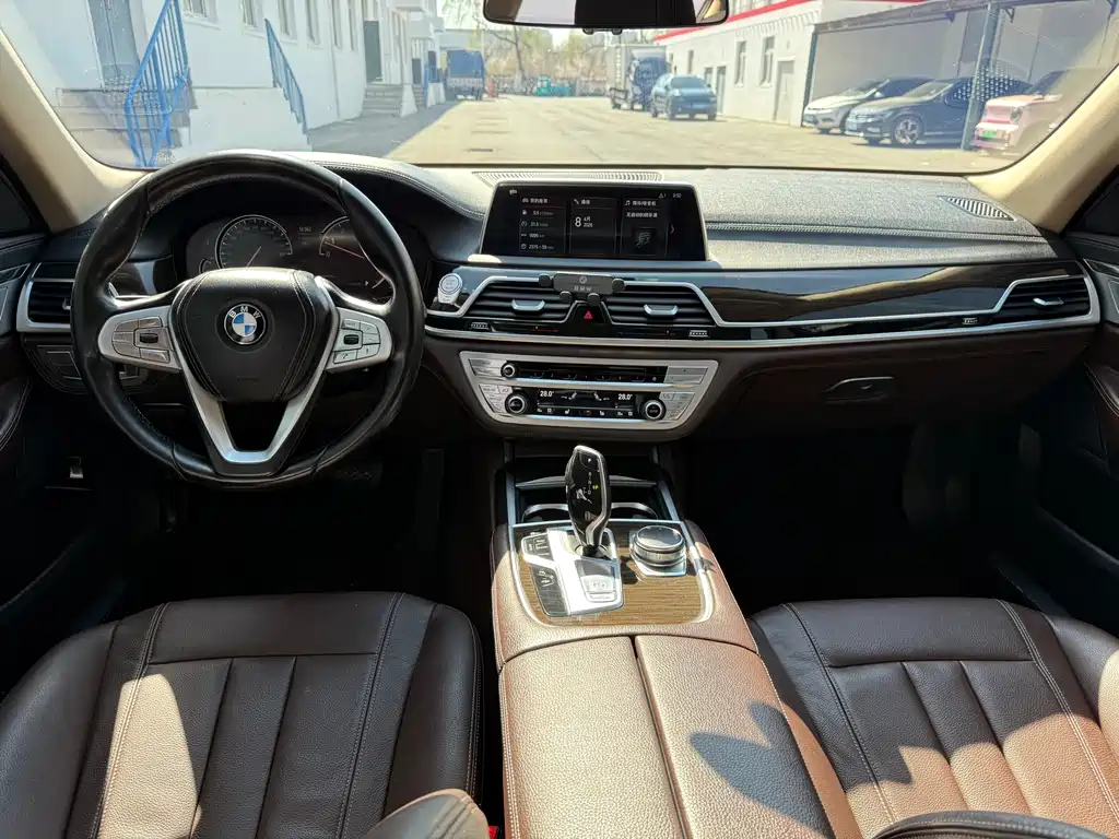 BMW 7 Series 2016 730Li Leading Model купить на сайте DeffCars