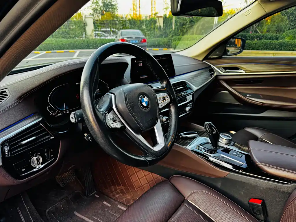 BMW 5 Series New Energy 2020 Mileage Upgraded Version 530Le Pioneer Version купить на сайте DeffCars