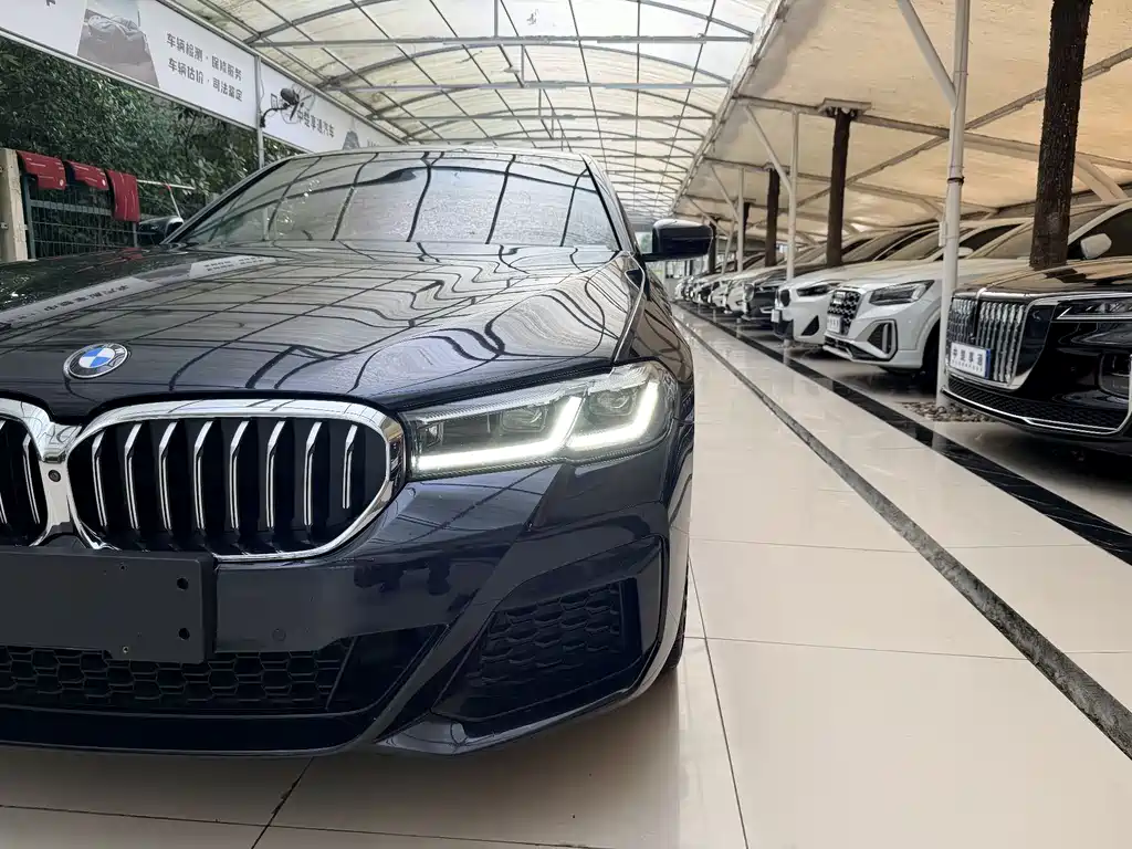 BMW 5 Series 2022 Facelift Three 530Li Exclusive M Sports Package купить на сайте DeffCars