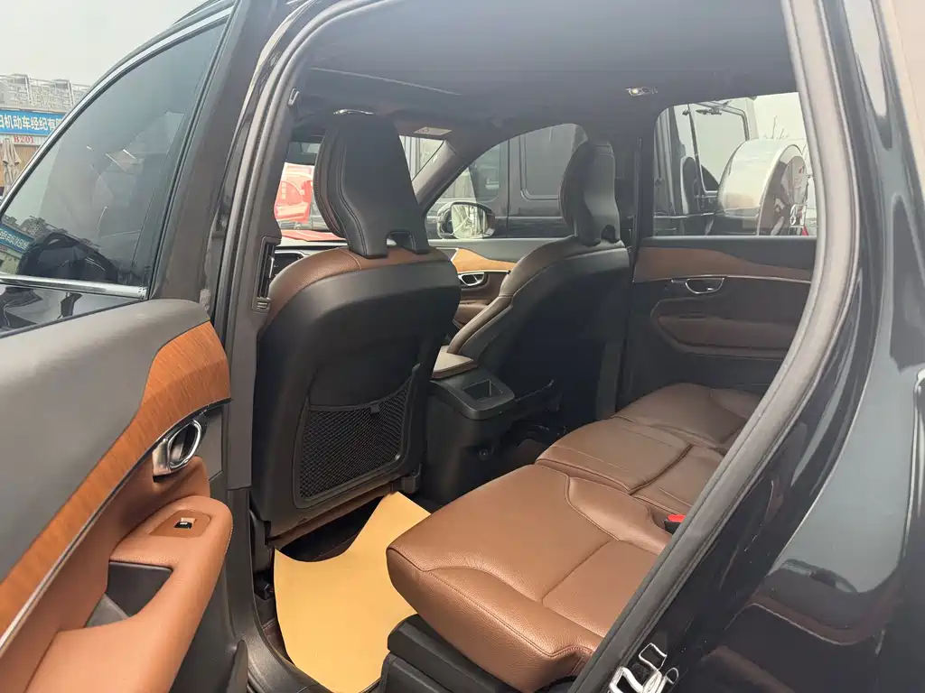 Volvo XC90 2022 B5 Smart Deluxe Edition 5-seater купить на сайте DeffCars