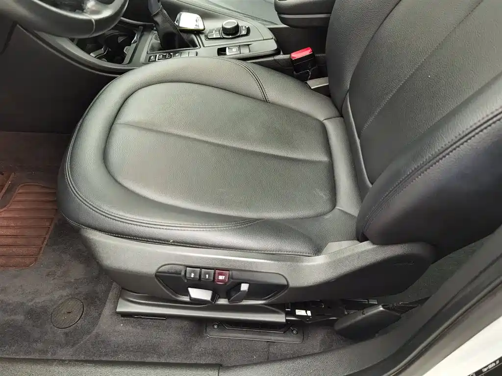 BMW X1 2016 sDrive18Li Exclusive Model купить на сайте DeffCars