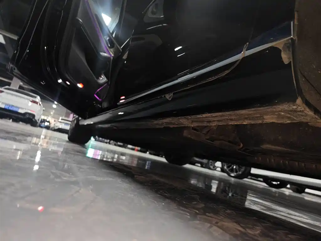 Hongqi H9 2020 2.0T Zhilian Qichang Edition купить на сайте DeffCars