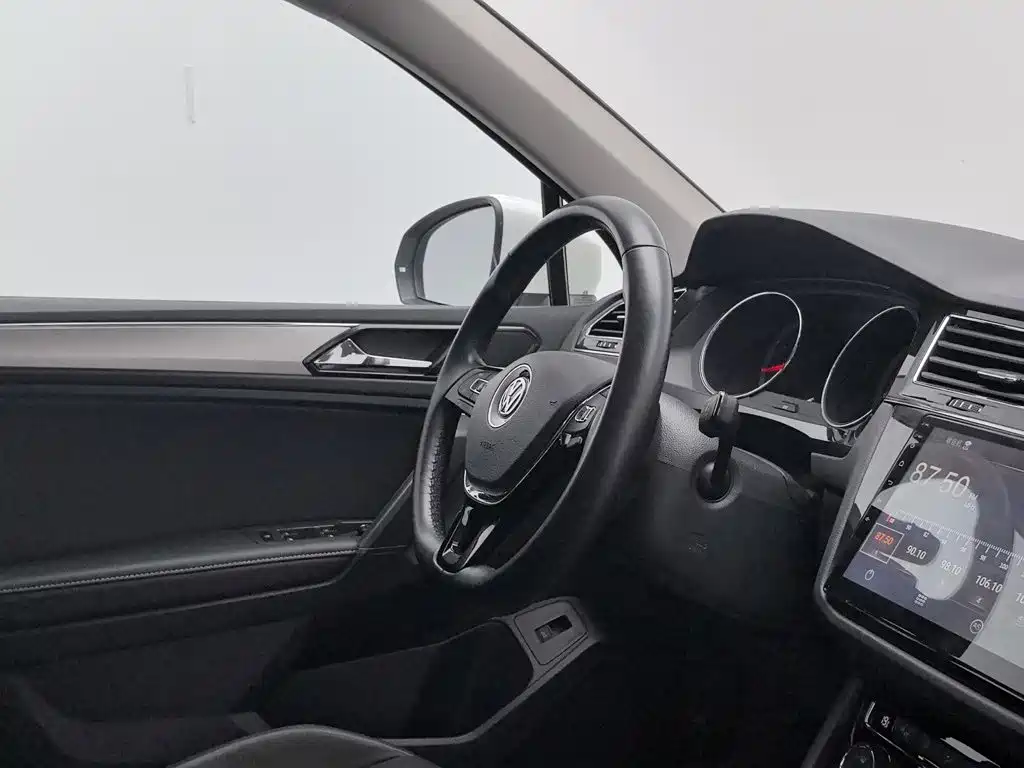 Tiguan L 2020 330TSI automatic two-wheel drive smart luxury version National VI купить на сайте DeffCars