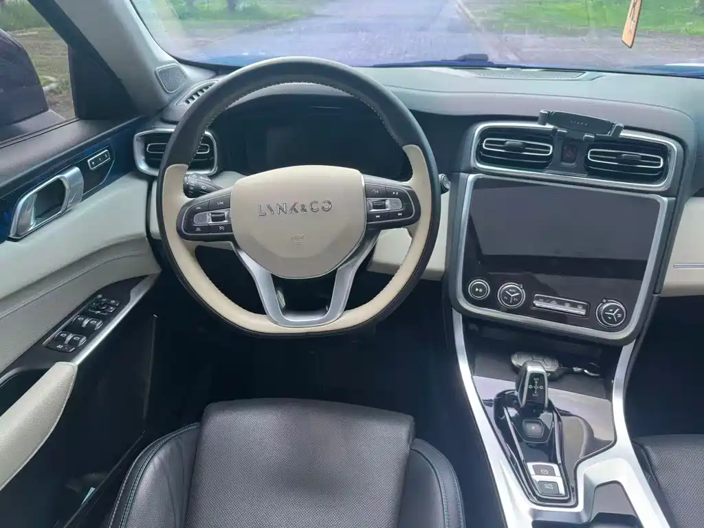 Lynk & Co 01 2019 2.0T 2WD Yao Pro Edition National V купить на сайте DeffCars