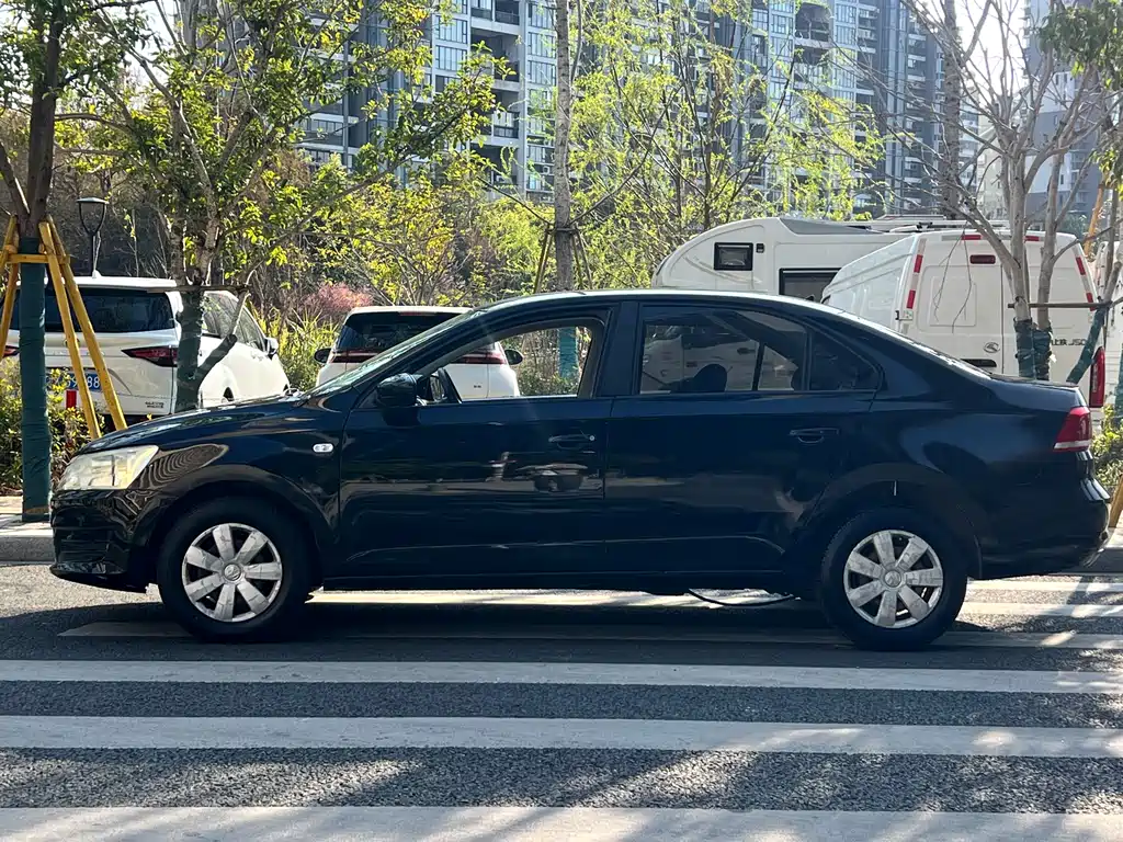 Santana 2013 1.6L Manual Fashion Edition купить на сайте DeffCars