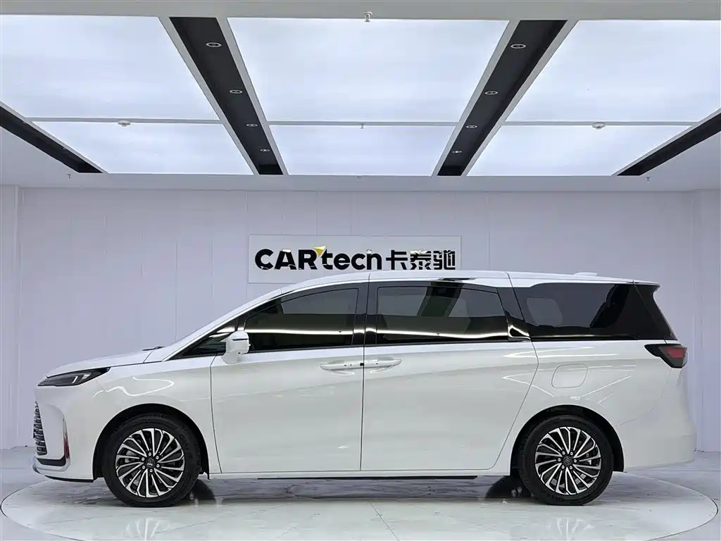 Buick GL8 New Energy 2025 Lu Shang Exclusive Edition купить на сайте DeffCars
