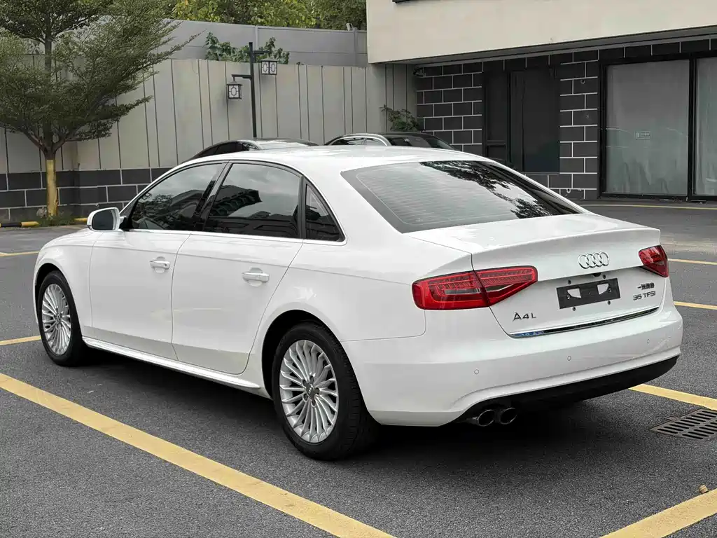 Audi A4L 2016 35 TFSI Collector's Edition Automatic Standard купить на сайте DeffCars