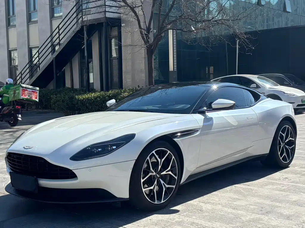 Aston Martin DB11 2019 4.0T V8 Coupe купить на сайте DeffCars