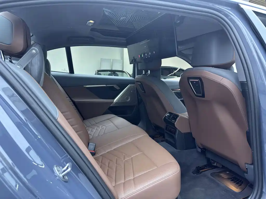 BMW 5 Series 2024 530Li Exclusive M Sports Package купить на сайте DeffCars