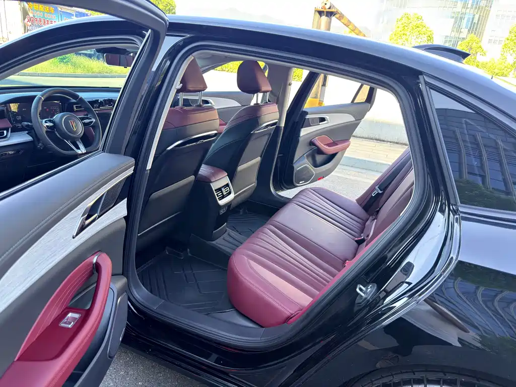 Hongqi H5 2025 1.5T DCT Xuanying Edition купить на сайте DeffCars