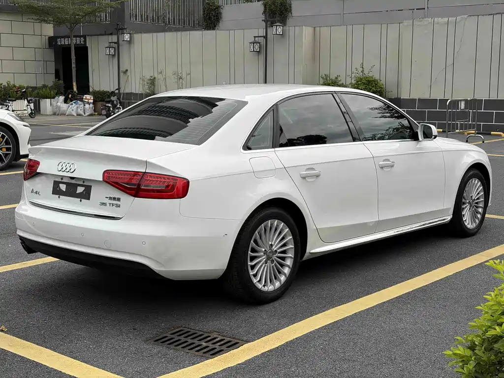 Audi A4L 2016 35 TFSI Collector's Edition Automatic Standard купить на сайте DeffCars