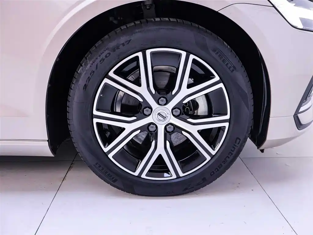 Volvo S60 2023 B4 Zhiyi Luxury Edition купить на сайте DeffCars