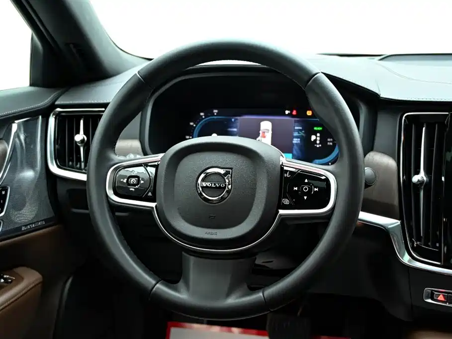 Volvo S90 plug-in hybrid 2025 plug-in hybrid four-wheel drive long range Zhiya luxury version купить на сайте DeffCars