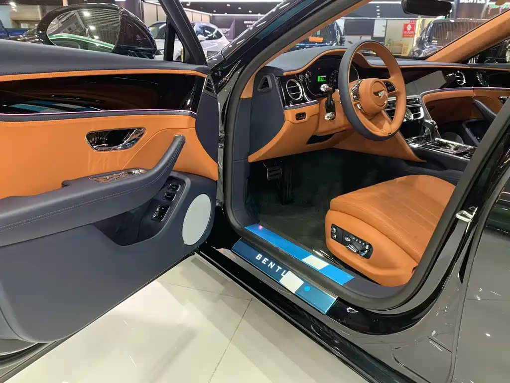 Flying Spur Plug-in Hybrid 2026 4.0T V8 Standard Edition купить на сайте DeffCars