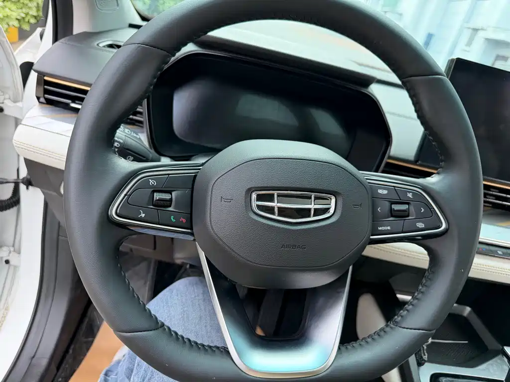 Emgrand L 2022 1.4T CVT premium model купить на сайте DeffCars