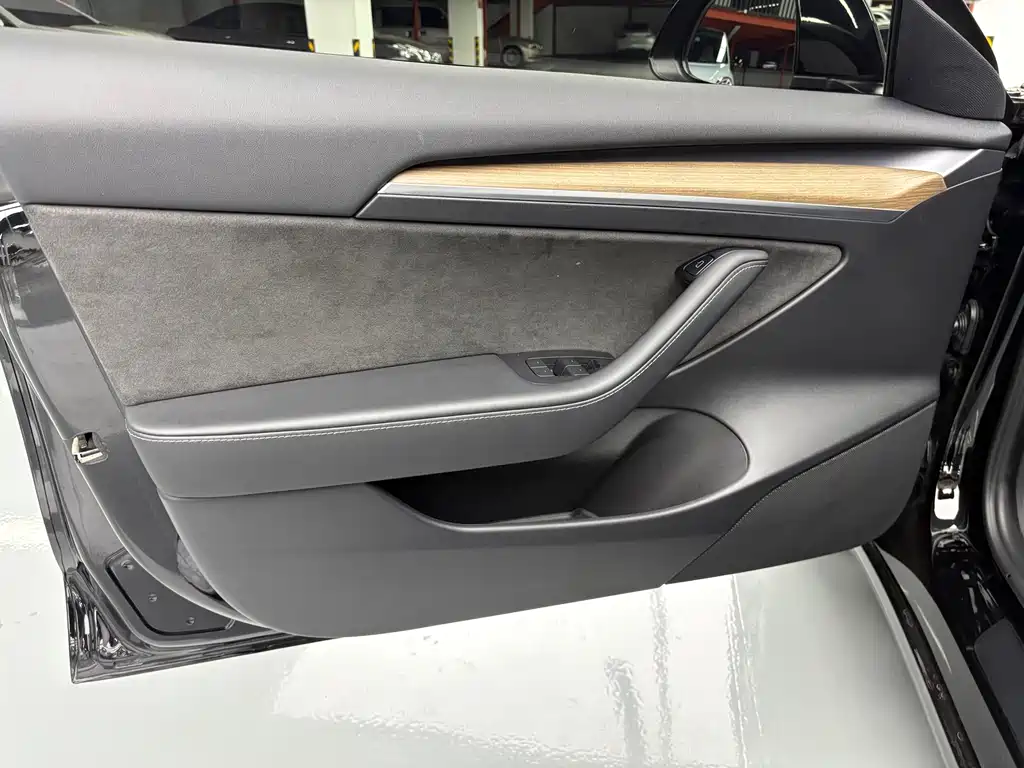 Model 3 2021 standard range rear drive upgraded version 3D6 купить на сайте DeffCars