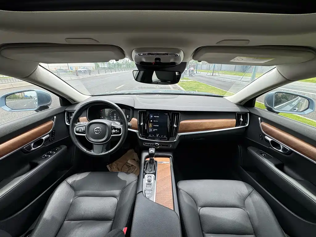 Volvo S90 2019 T5 Smart Edition купить на сайте DeffCars
