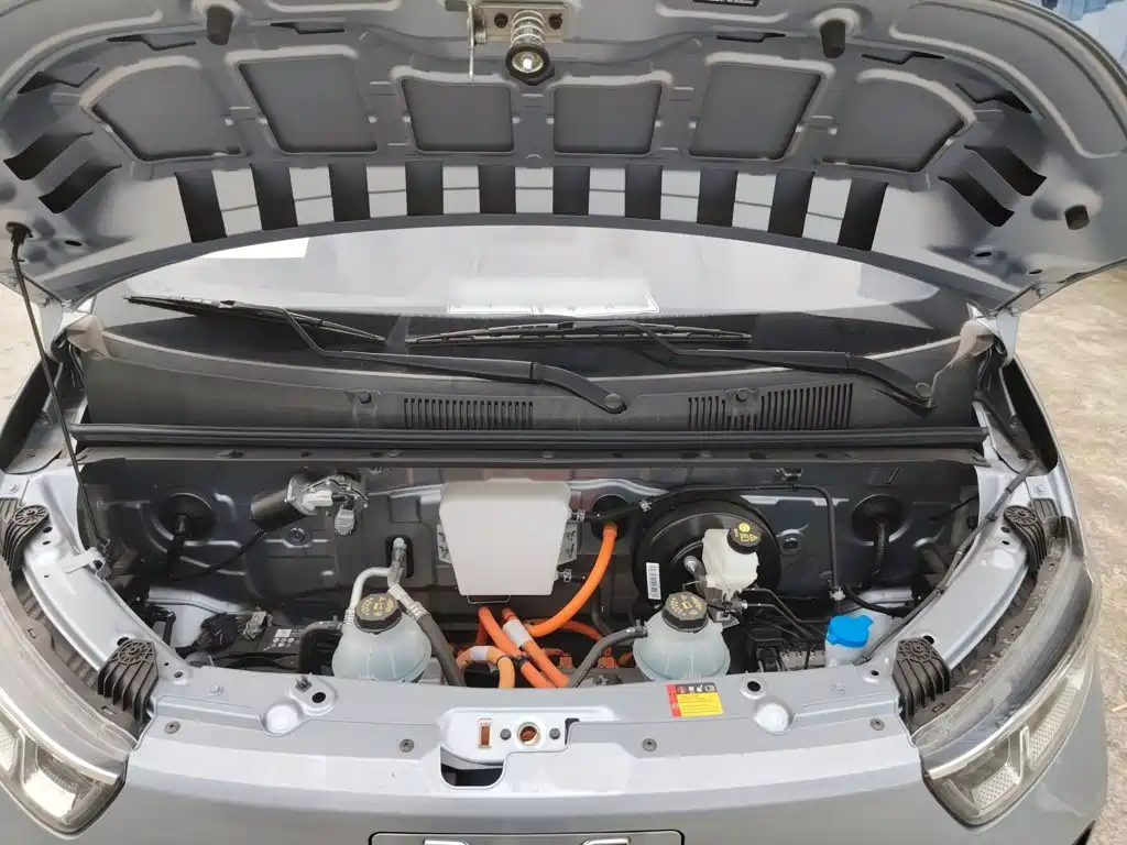 Wuling Yangguang 2024 300km Comfort Bus Version 75kW купить на сайте DeffCars