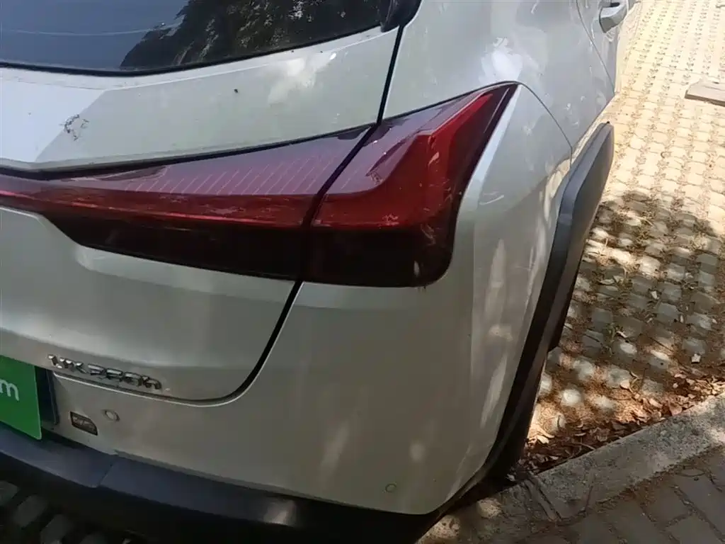 Lexus UX 2020 260h Discovery Edition купить на сайте DeffCars