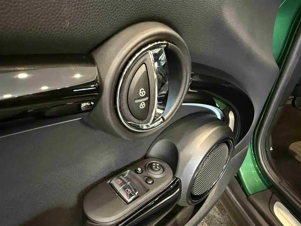 MINI 2022 1.5T COOPER Classic купить на сайте DeffCars