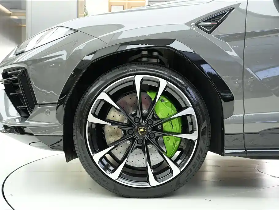 Urus 2023 4.0T V8 S купить на сайте DeffCars