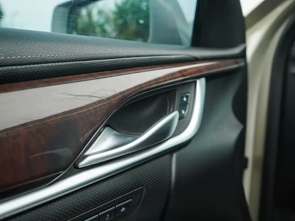 Cadillac XTS 2013 28T luxury model купить на сайте DeffCars