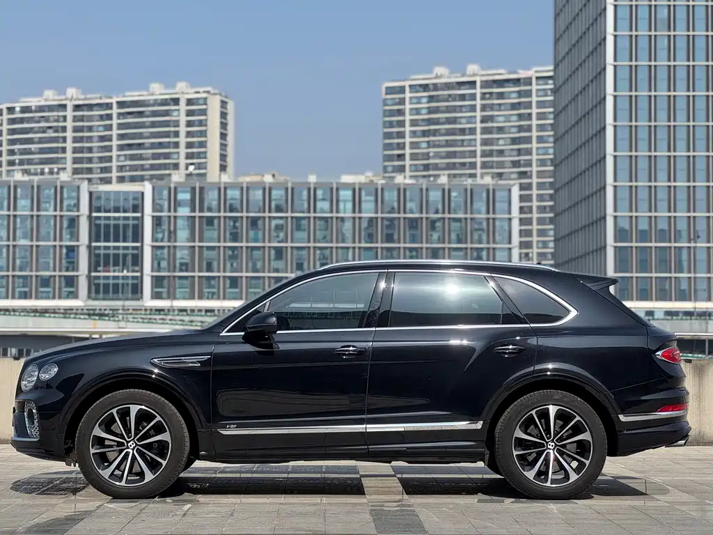 Bentayga 2022 4.0T V8 купить на сайте DeffCars