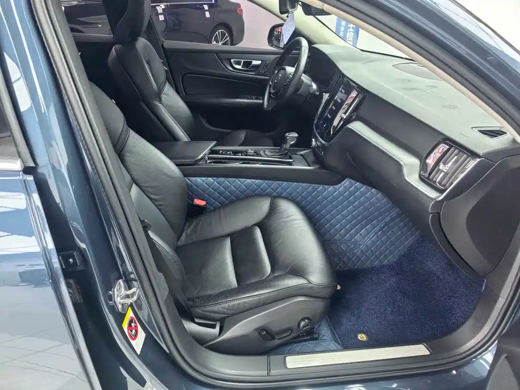 Volvo S60 2020 T4 Zhiyi Luxury Edition купить на сайте DeffCars