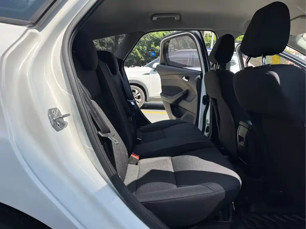 Focus 2018 hatchback classic 1.6L automatic comfort smart mobility version купить на сайте DeffCars