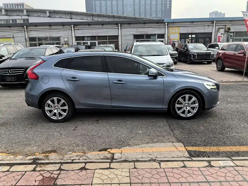 Volvo V40 2018 T3 Zhiya Edition купить на сайте DeffCars