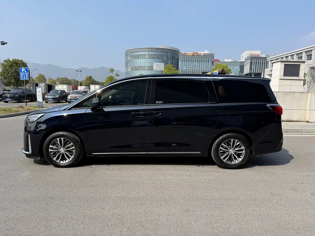 Buick GL8 2023 ES Lu Zun Exclusive Model купить на сайте DeffCars