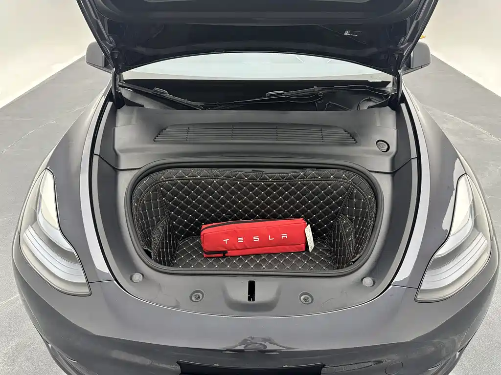 Model Y 2024 rear-wheel drive version купить на сайте DeffCars