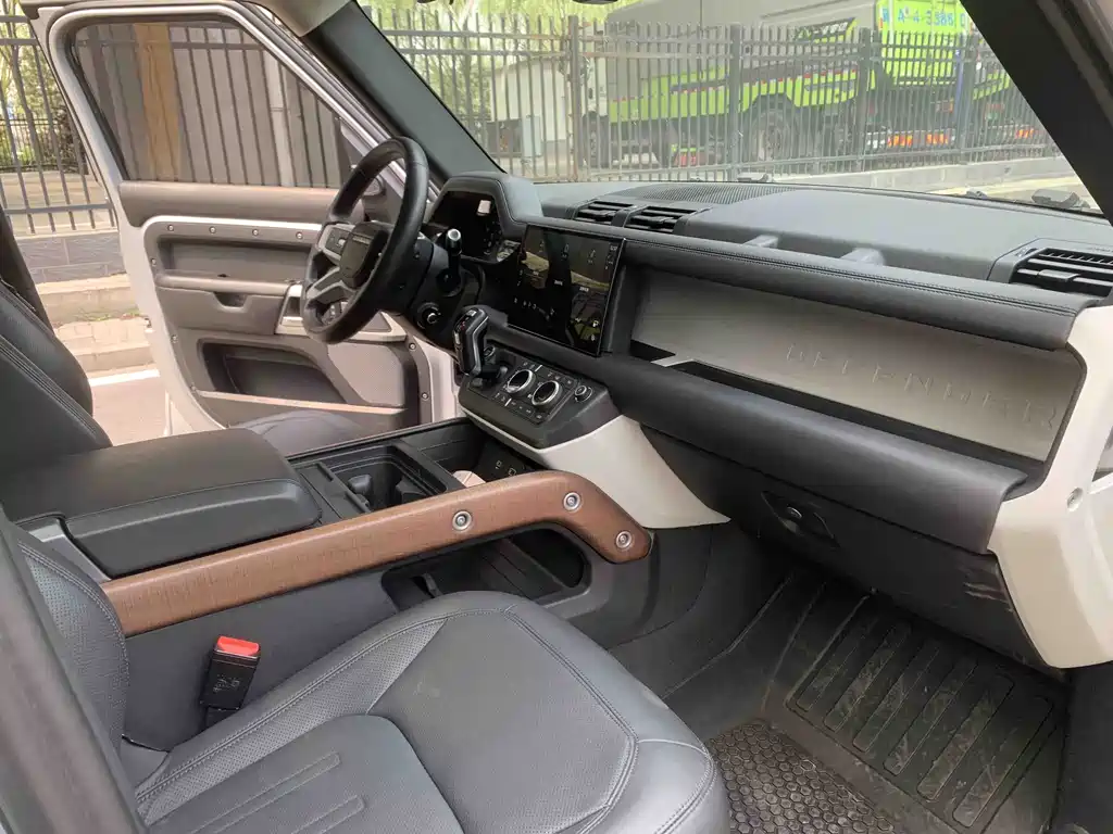 Land Rover Defender 2022 110 P400 Dark Special Edition купить на сайте DeffCars