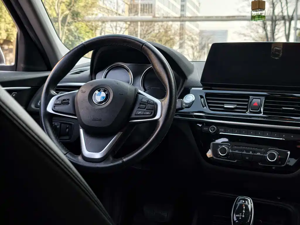BMW 1 Series 2021 facelift 120i M sports version купить на сайте DeffCars